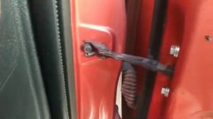 Установка ремкомплекта ограничителя двери Nissan Note I, видео отзыв.