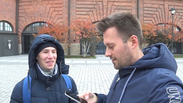 Какое отчество было у ВИКТОРА ЦОЯ? Помнят ли песни группы КИНО? смотреть онлайн