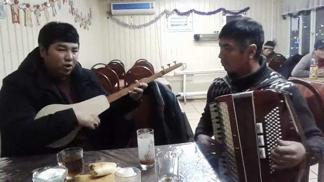 Музыканты в кафе смотреть онлайн