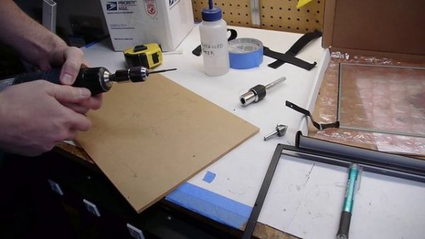 Quick Tip： Tapping holes in plastic [yP75b1g_pNc]