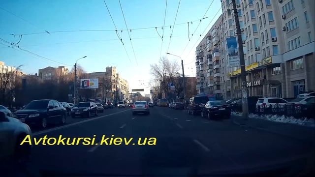 Как переключить передачу на пониженную без "клевка" смотреть онлайн