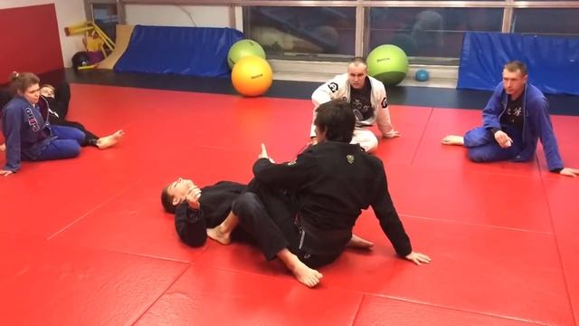 Свип с захватом за пятки из закрытого гарда 2 смотреть онлайн