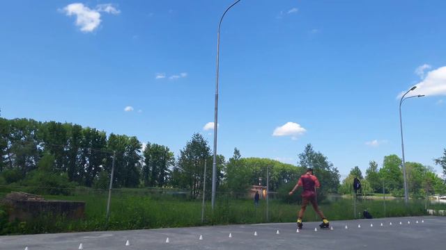 Слалом на роликах, легке комбо (Slalom on rollerskates) смотреть онлайн