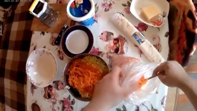 Рулет из лаваша с корейской морковкой смотреть онлайн