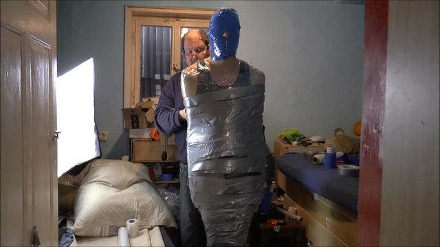 Duct Tape Mummification смотреть онлайн