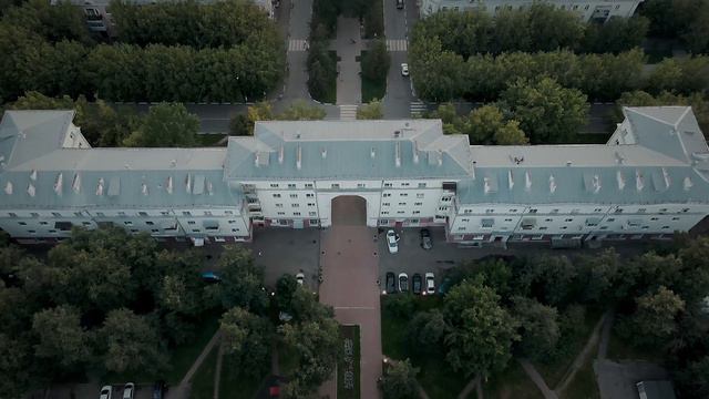 Полет на дроне над городом. Съемка города с дрона смотреть онлайн