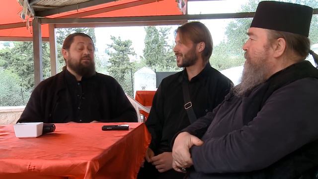 Отцы Феофил, Юлиан и Глеб Грозовский поют колядку. К фильму "Берегите детей!" смотреть онлайн