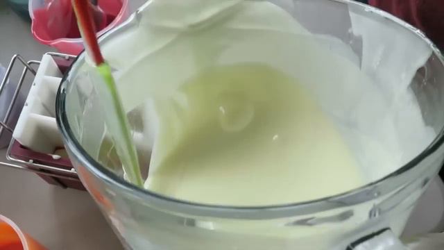 Making and Cutting Waialua Plumeria II Cold Process Soap смотреть онлайн