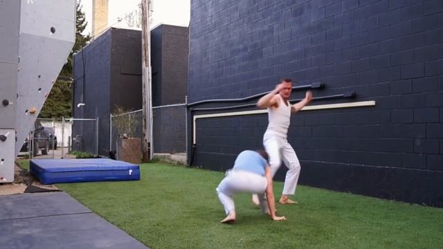 Learn capoeira at Flux! смотреть онлайн