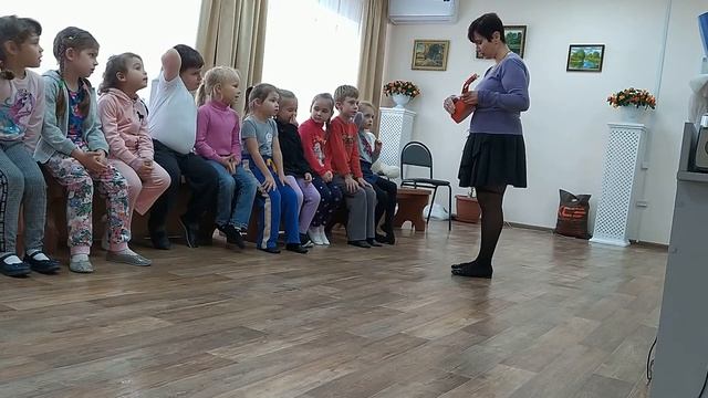 Упражнение "знакомство" с укулеле для детей 5 6 лет #укулеле#полезное_для_детей смотреть онлайн