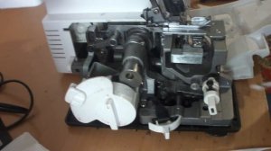 Очистка и смазка оверлока Brother 1034d
