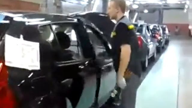 Как собирают Рено в Москве прикол смотреть онлайн