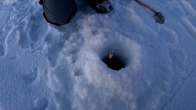 Что там на рыбалке? Поездка на снегоходах в полярную ночь на рыбалку..Зачем на рыбалке шуруповерт? смотреть онлайн