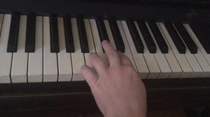 Гамма си-минор на пианино