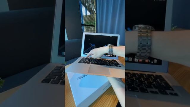 Распаковка капсулы времени MacBook Air 2017 смотреть онлайн