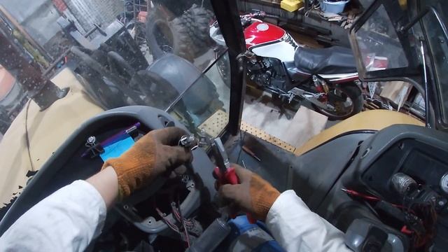 Пошаговая установка системы плавный ход (Ride control) на экскаватор-погрузчик caterpillar 432D смотреть онлайн
