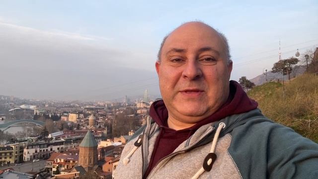 Тбилиси как на ладони. Утро у древней крепости Нарикала. смотреть онлайн