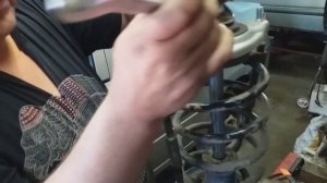 Заскрипел опорный подшипник на передней стойке на Лада Гранта