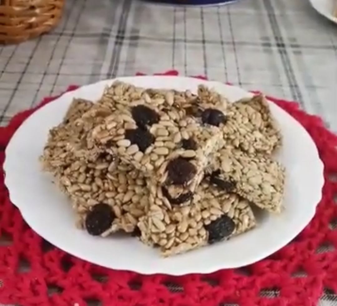 Козинаки из семечек с изюмом