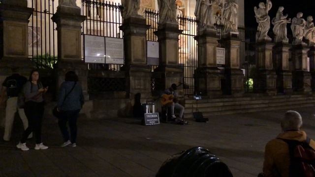 Путешествие в Краков. Часть 4: прохожий НАПАЛ НА КАМЕРУ, кабаре и уличные музыканты