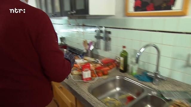 Pasta maken gaat niet zo goed | Sketch | Het Klokhuis смотреть онлайн