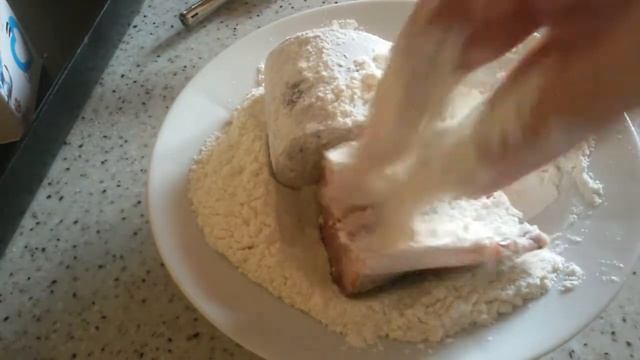 Как приготовить скумбрию на сковороде. Простой рецепт. смотреть онлайн