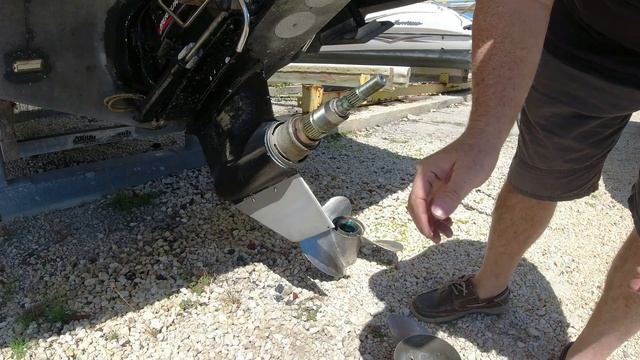 BOAT PROPELLER - Service - Maintenance - MERCRUISER BRAVO 3 смотреть онлайн