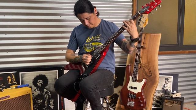 1982 Greco Flying V Candy Apple Red vid # 2 смотреть онлайн