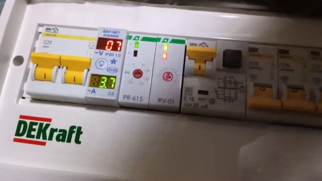 Не хватает мощности? Пример применения реле приоритета PR-615 и реле времени RV-01. смотреть онлайн