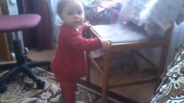 Ходим со стульчиком 2015.09.20- 10 месяцев 20 дней