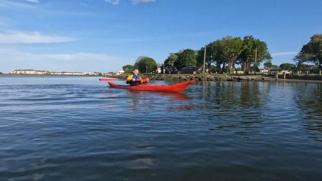 Chilled Evening Kayak Rolling смотреть онлайн
