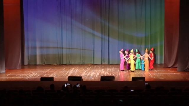 Сутормина Анна "Коробка с карандашами" Шоу - группа "Волшебный мир" смотреть онлайн