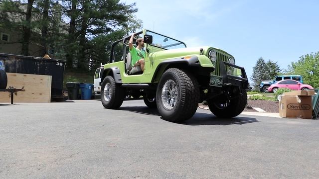 MYSTERY NEIGHBOR SPY DESTROYS SHARER FAM JEEP! (Broken Car Prank to Steal Treasure Box Safe) смотреть онлайн