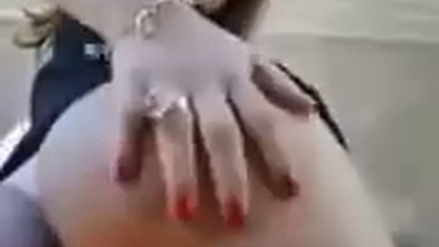 Mulher mostrando a bela bunda смотреть онлайн