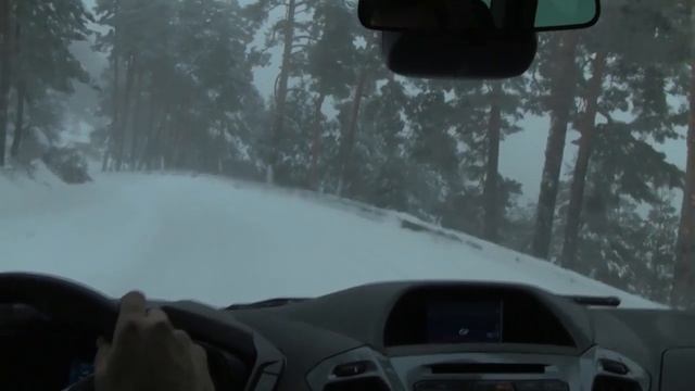 Ford Tourneo Custom. Conducción sobre nieve смотреть онлайн