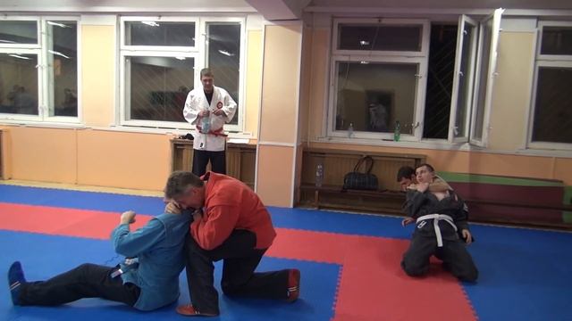 Конвоирование с помощью удушения. Ущемление. Треугольник. смотреть онлайн