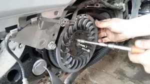 Замена ремня вариатора на Yamaha T-Max 500. 2-часть