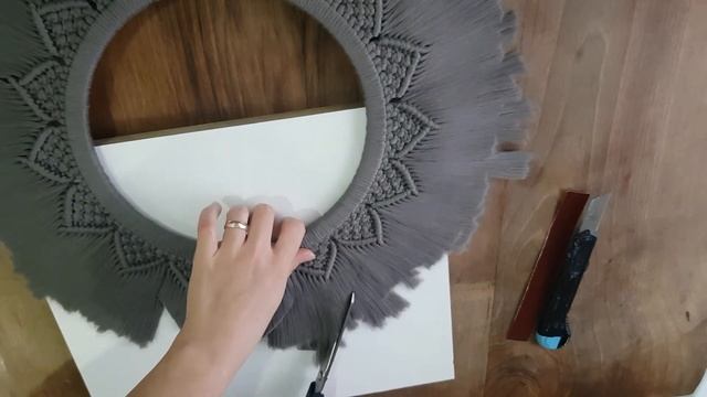 EN KOLAY MODEL MAKROME AYNA/AYNA ÖRGÜSÜ /AYNA PÜSKÜLÜ KESME/EASY MACRAME MIRROR MAKING /PART2 смотреть онлайн