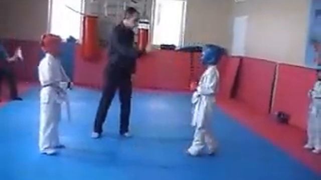 киокушин.Х. третий бой, за первое место... смотреть онлайн