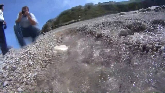 Прогулка по древней рыбацкой деревушке Этрета с выходом на пляж и к скалам Клода Моне съемка с GoPr смотреть онлайн
