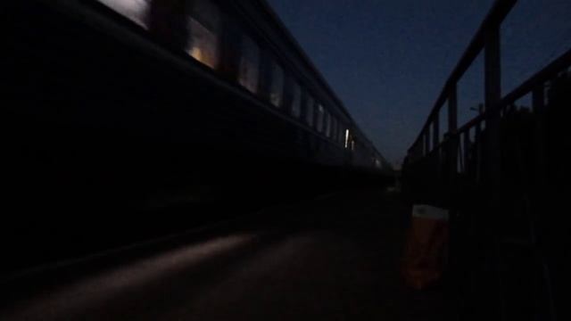 Тепловоз ТЭП70-0357 с поездом № 83 Гомель - Санкт-Петербург. смотреть онлайн