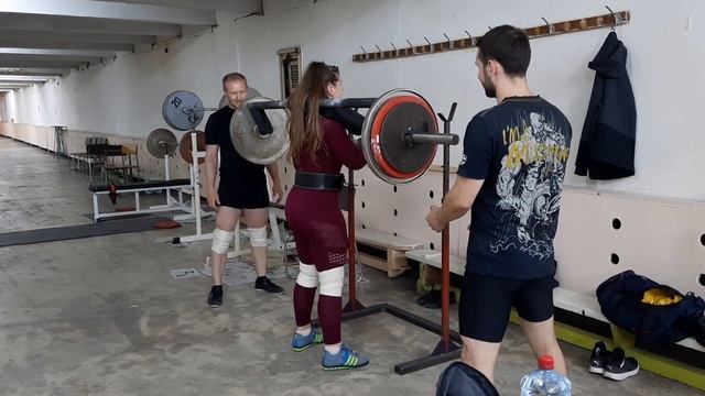 Присед учительницы с грифом Хетфилда смотреть онлайн