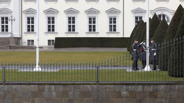 Umhissen Deutschland-Flagge Schloss Bellevue смотреть онлайн