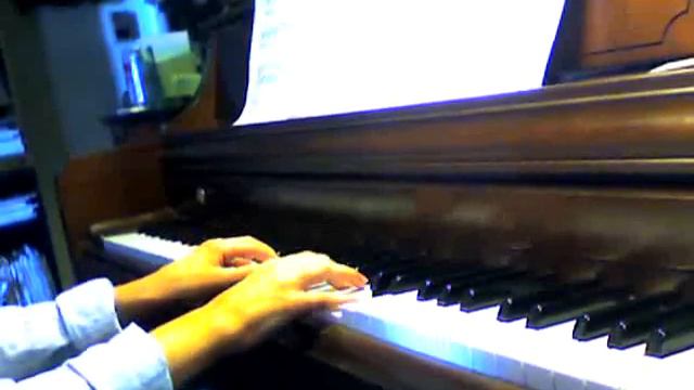 E.B. playing Pagoda Tree on piano смотреть онлайн