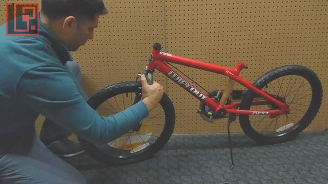 How To Assemble Dynacraft 20 inch Red Wipe out Boys Bike смотреть онлайн