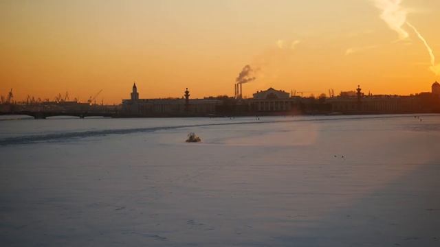 Катер на льду. Троицкий мост. смотреть онлайн