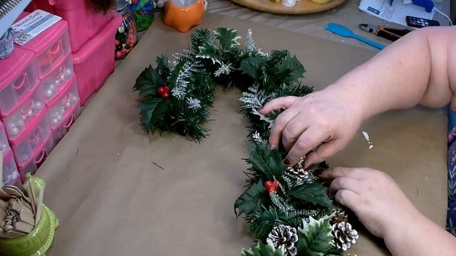 Christmas Woodland Candy Cane Wreath ~ Dollar Tree Christmas DIY ~Dollar Tree Candy Cane Wreath For смотреть онлайн