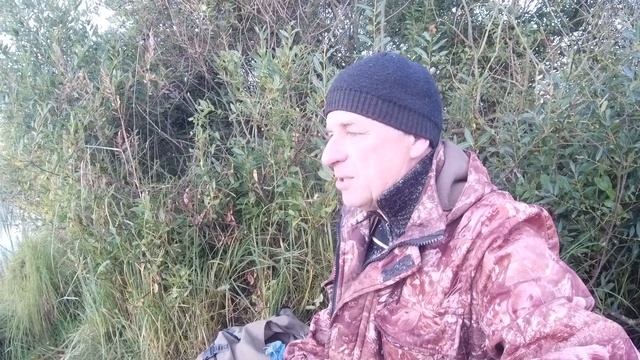 РАЗВЕДАЛ ДВА ПРУДА .ОСЕНЬ 2022 РОТАН КАРАСЬ НА КРЮЧКЕ . смотреть онлайн