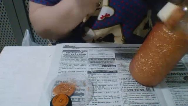 Декор бутылки алюминиевой бумагой.