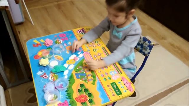 Из шарикового пластилина сделала разноцветную бабочку.Видео для детей.Элиза SHOW - Элиза ШОУ.